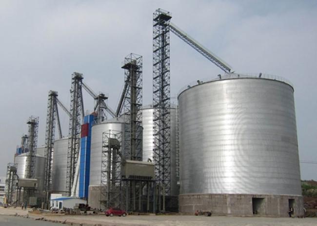 佛罗镇大型钢板库构造参数及水泥储存质量